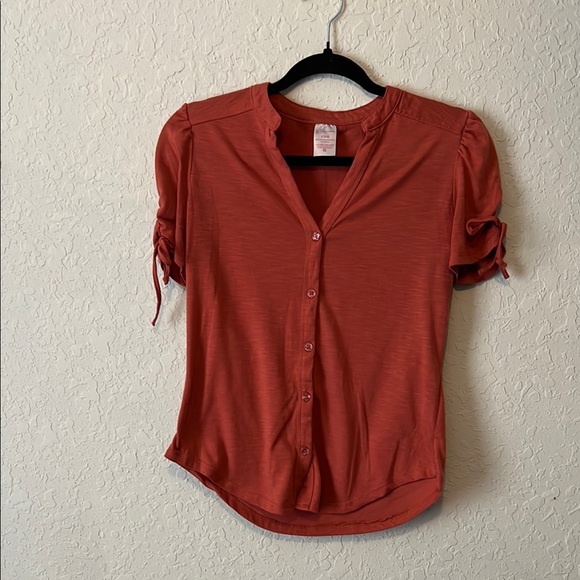 Button-Up Women's Top (Bundle of 3) - Picture 2 of 3